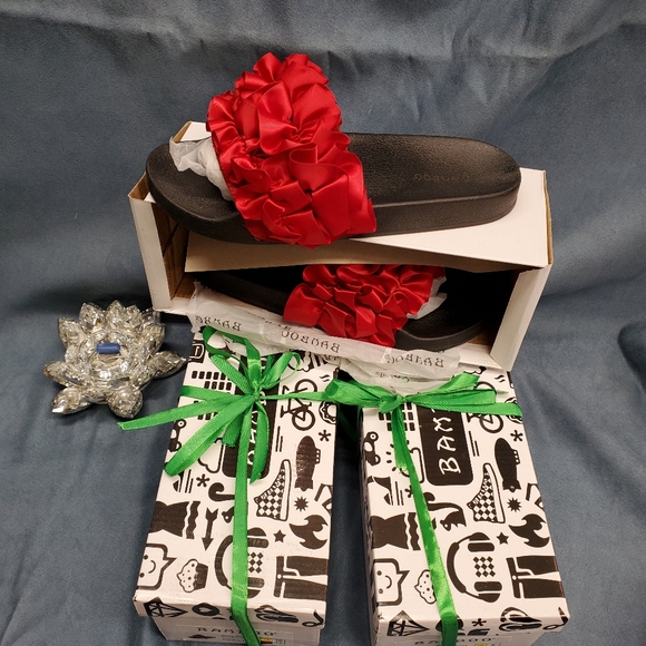 NWT Bamboo ❤😃 Satin Ruffled Slide in Sandal - Picture 10 of 11